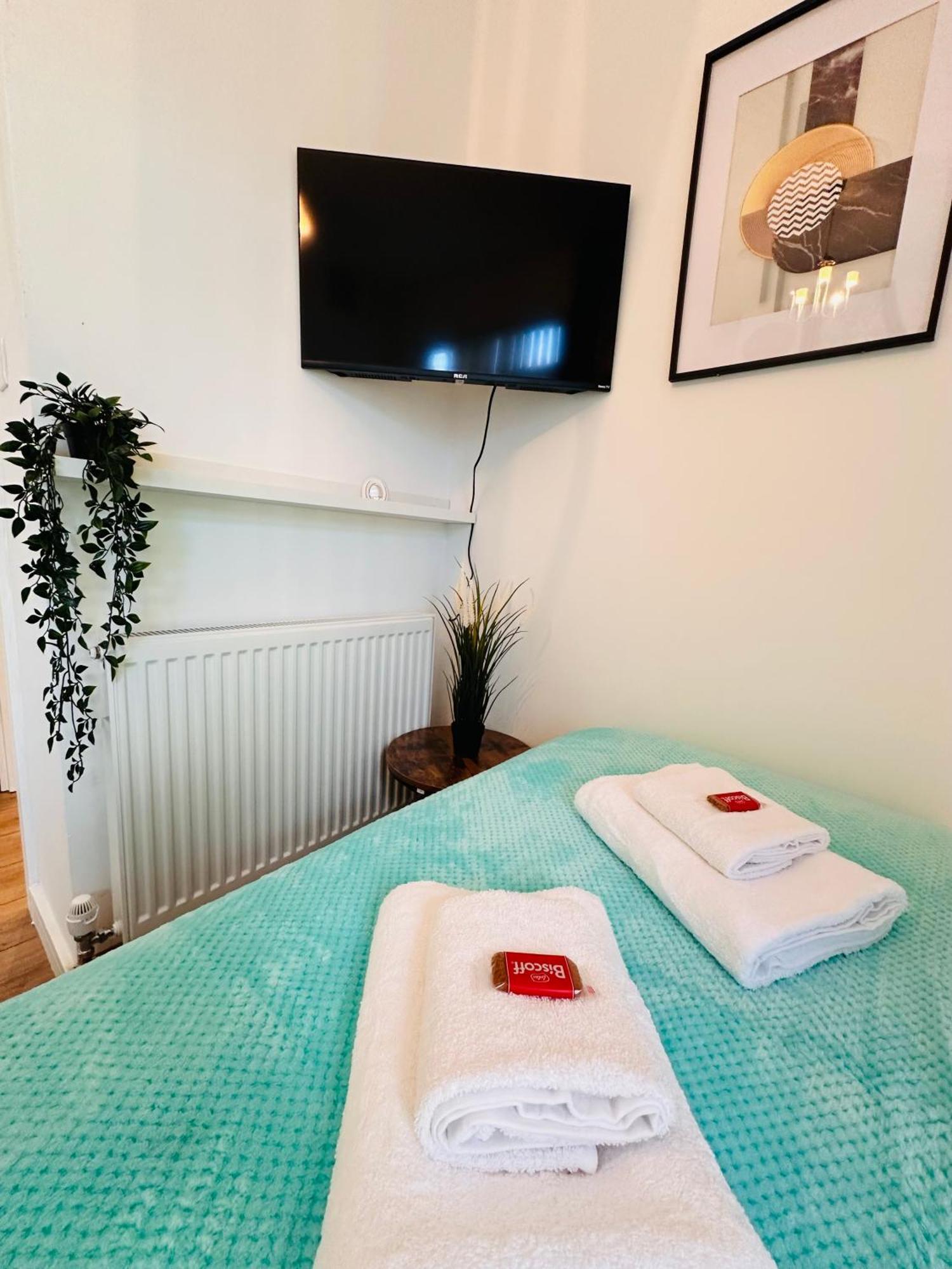 R2 - Elegant Private Room Opposite Queen Elizabeth Hospital - Harborne Birmingham Eksteriør billede