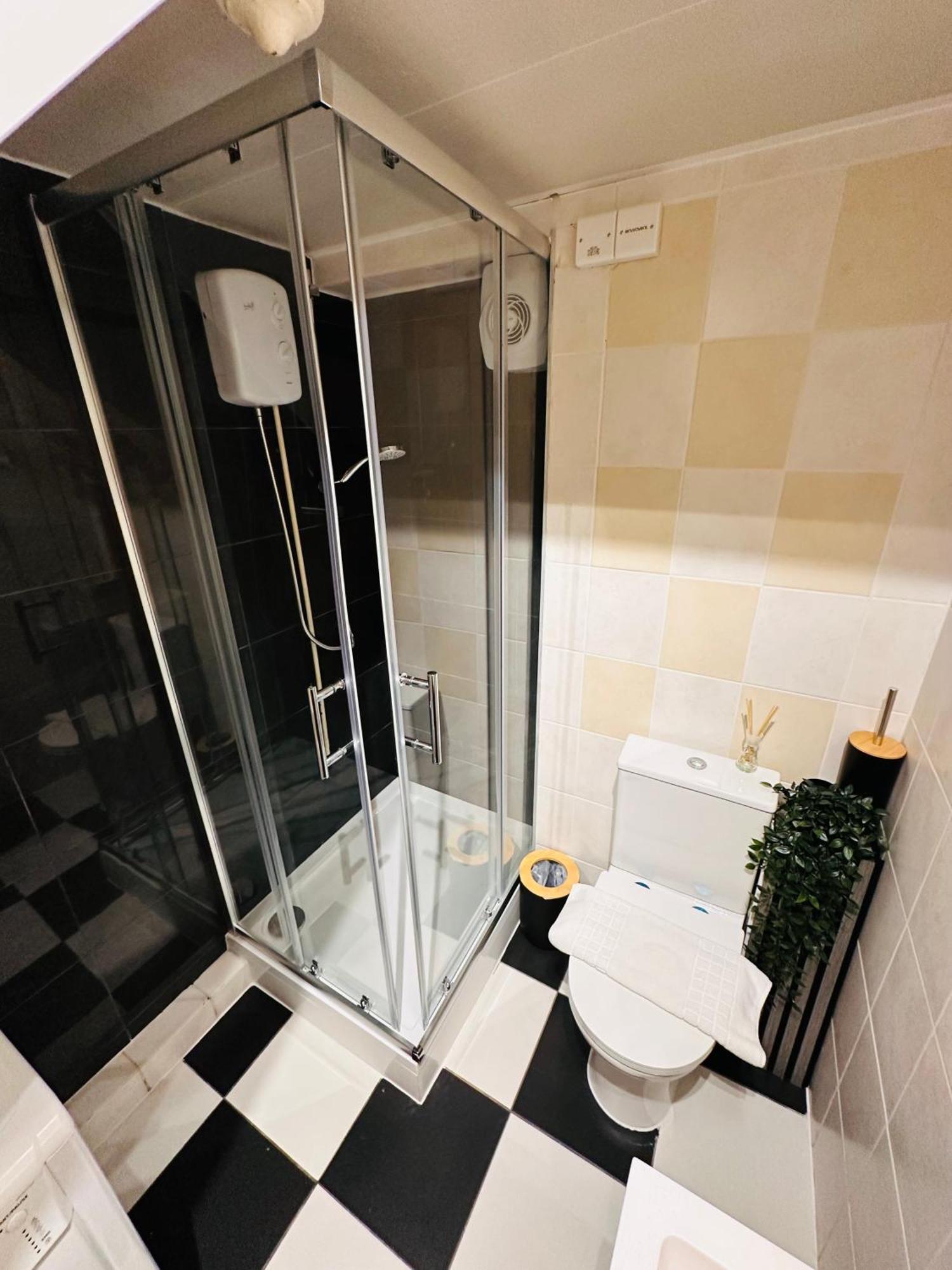 R2 - Elegant Private Room Opposite Queen Elizabeth Hospital - Harborne Birmingham Eksteriør billede