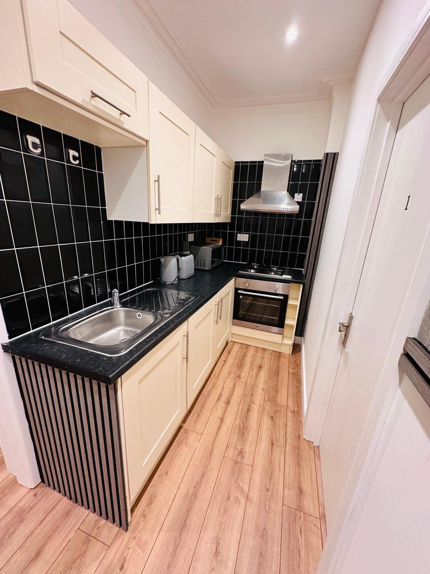 R2 - Elegant Private Room Opposite Queen Elizabeth Hospital - Harborne Birmingham Eksteriør billede