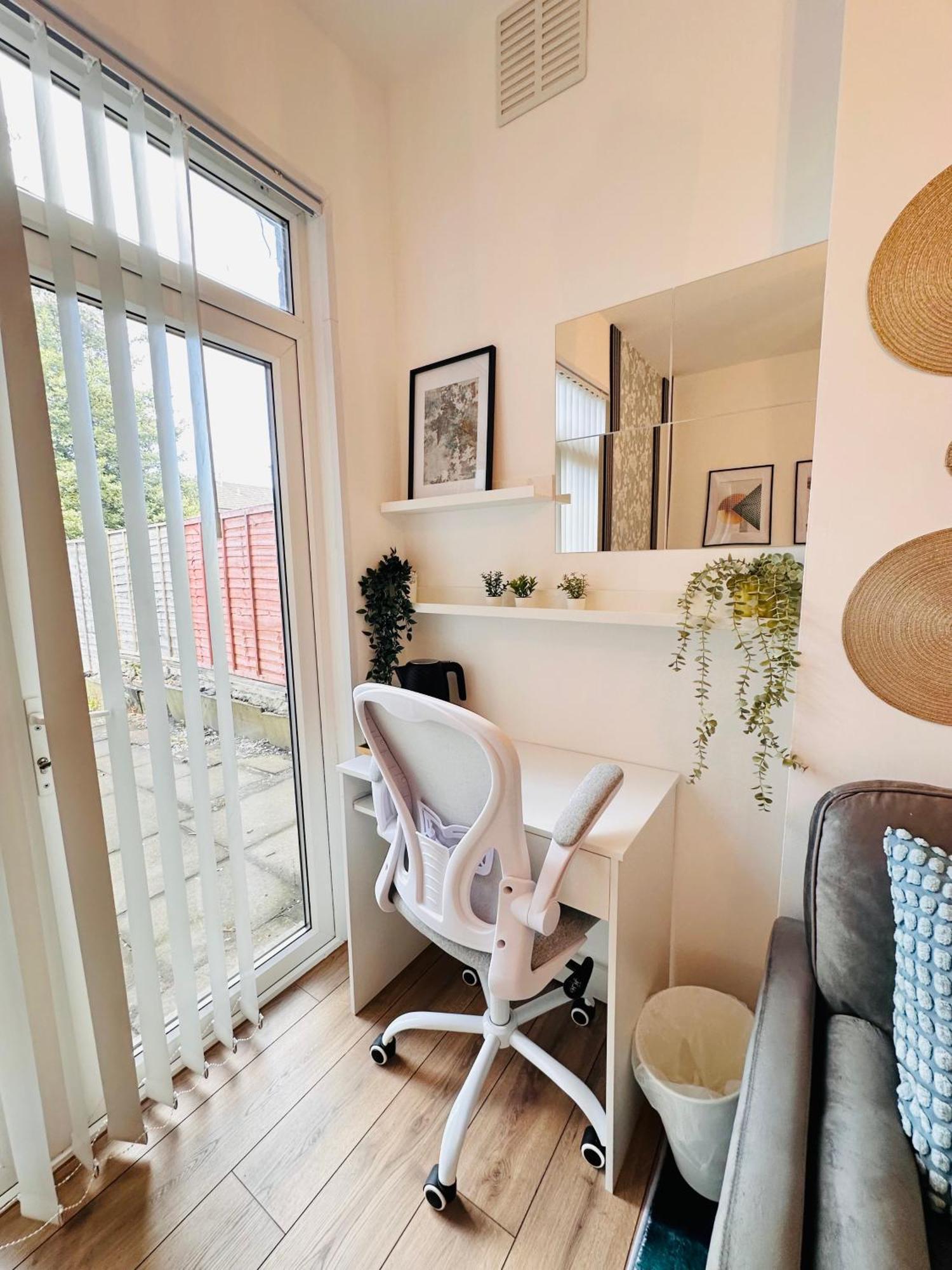R2 - Elegant Private Room Opposite Queen Elizabeth Hospital - Harborne Birmingham Eksteriør billede